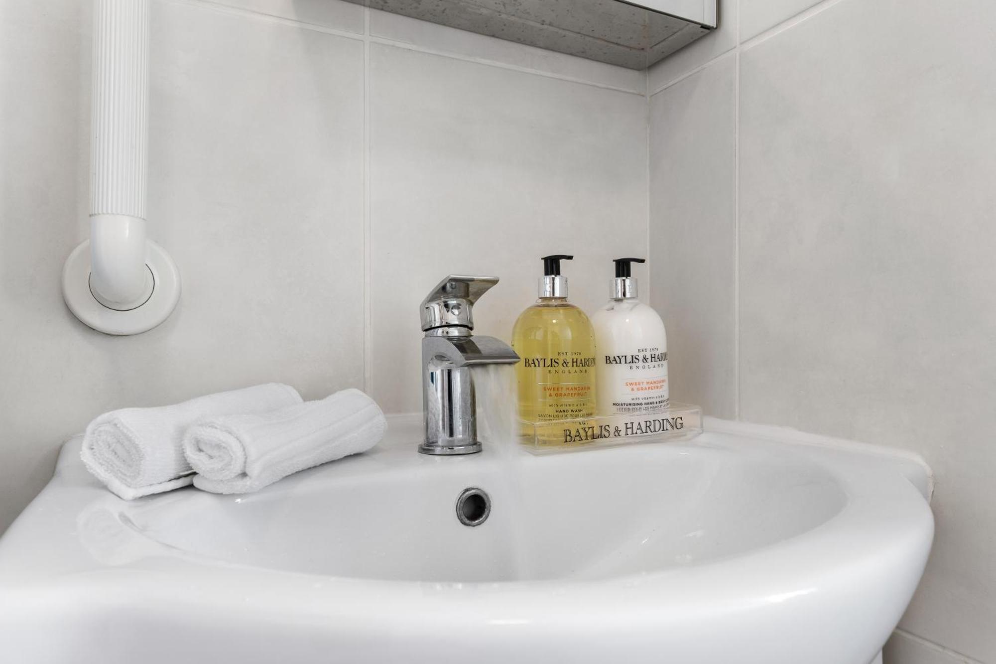 Clapham Serenity Garden Retreat With Free Parking Londres Exterior foto